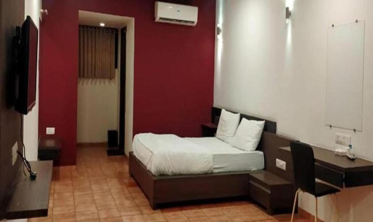 Hotel Sun N Step Club Ahmadabad Zewnętrze zdjęcie