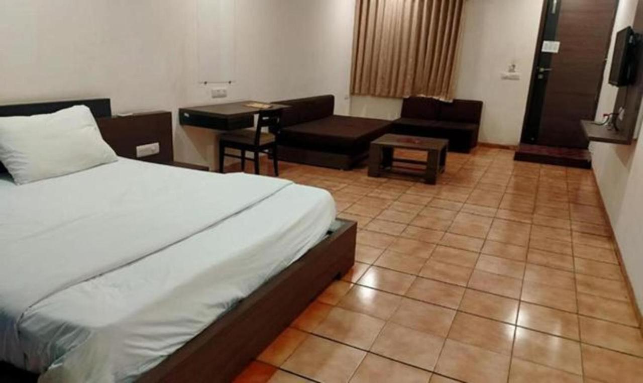 Hotel Sun N Step Club Ahmadabad Zewnętrze zdjęcie