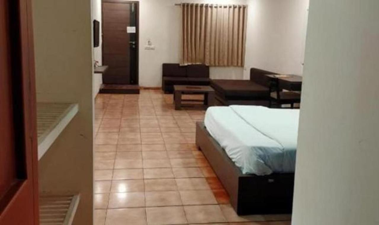 Hotel Sun N Step Club Ahmadabad Zewnętrze zdjęcie