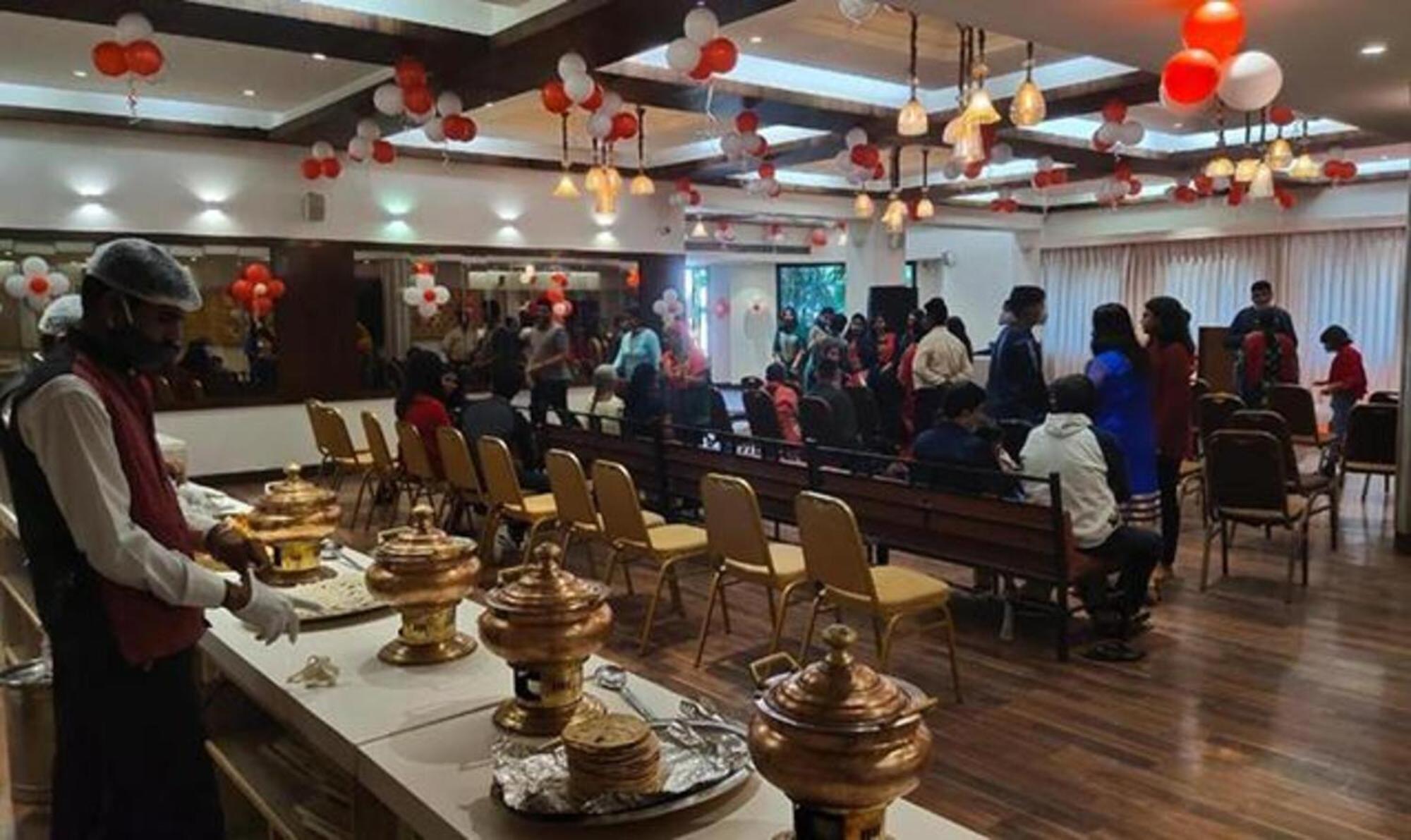 Hotel Sun N Step Club Ahmadabad Zewnętrze zdjęcie
