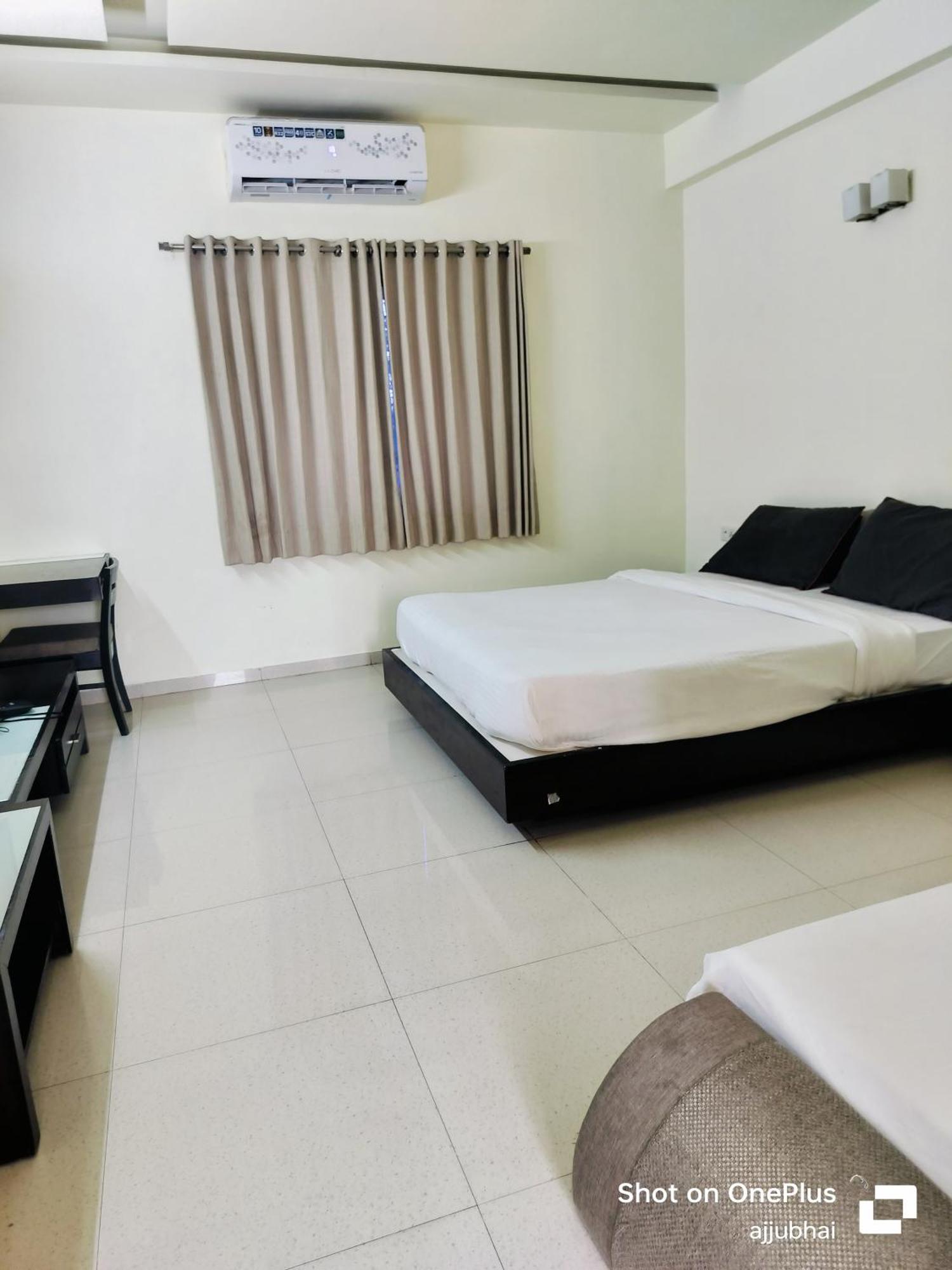 Hotel Sun N Step Club Ahmadabad Zewnętrze zdjęcie