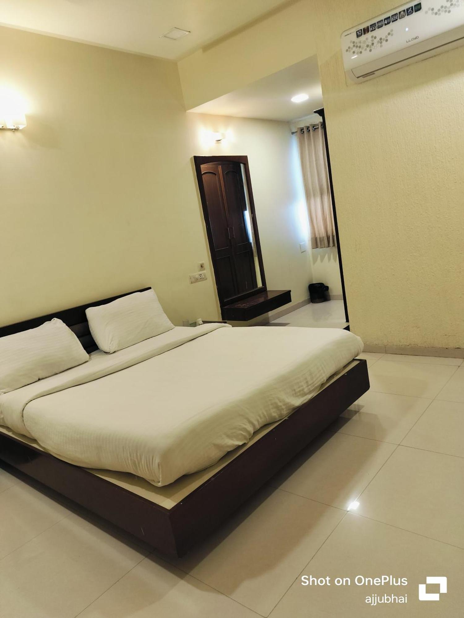 Hotel Sun N Step Club Ahmadabad Zewnętrze zdjęcie