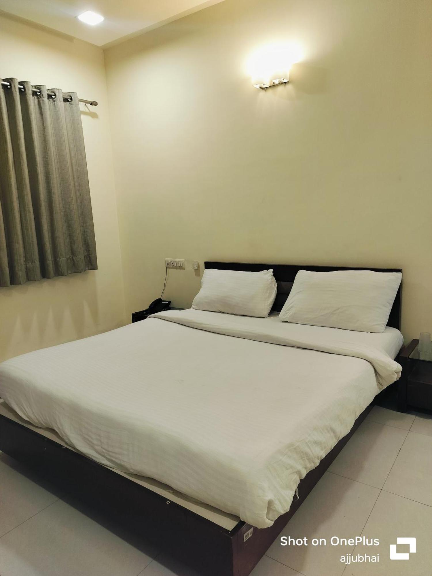 Hotel Sun N Step Club Ahmadabad Zewnętrze zdjęcie