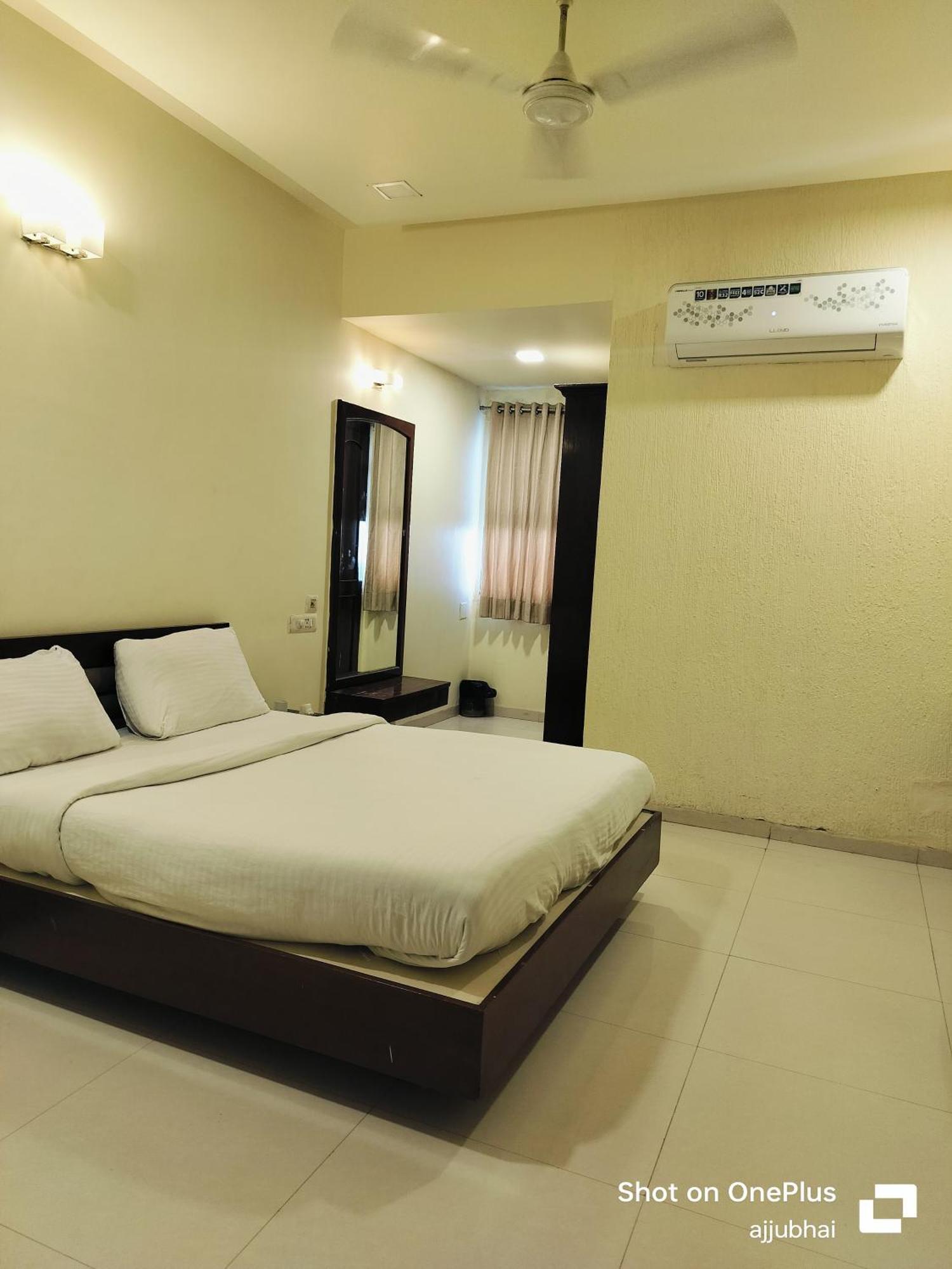 Hotel Sun N Step Club Ahmadabad Zewnętrze zdjęcie